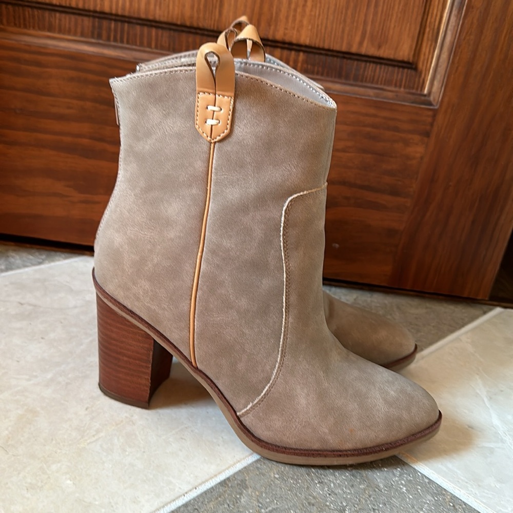 MIA boots